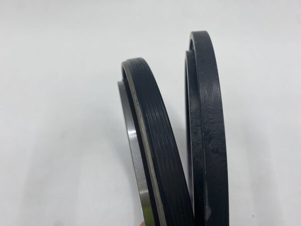 QSX15 ISX15 engine crankshaft rear oil seal 4965569 4926527 4101422 3680095 - 图片 2