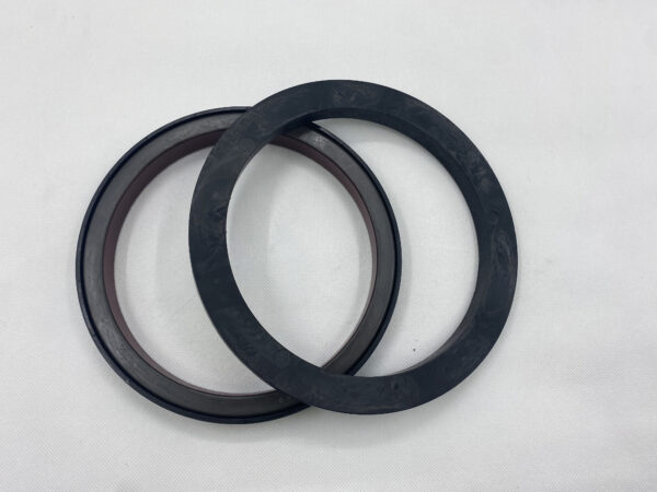 QSX15 ISX15 engine crankshaft rear oil seal 4965569 4926527 4101422 3680095